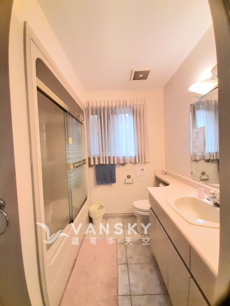 251015201351_250904 450 2F bath.jpg